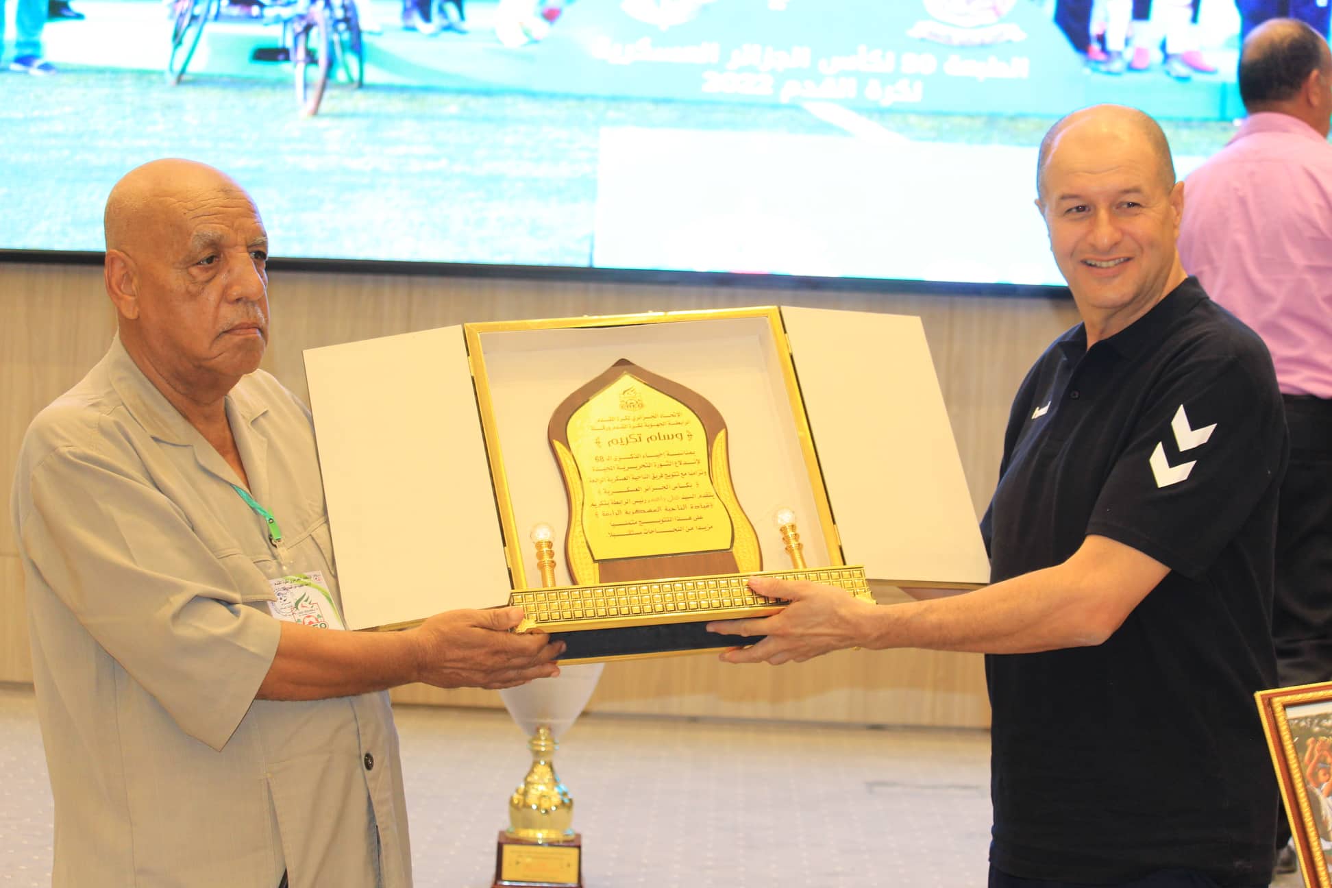 تكريم فريق الناحية العسكرية الرابعة كرة القدم المتوج بكأس الجزائر 2022